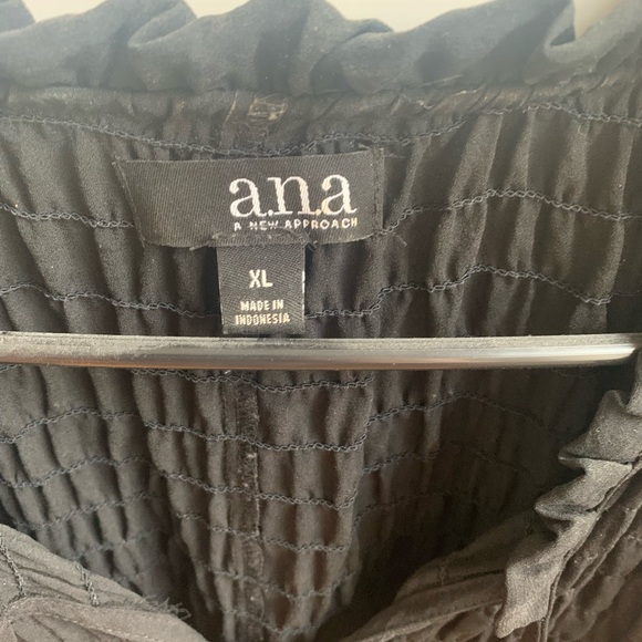 a.n.a Black Puckered Long Sleeve V-neck Blouse. Size XL - Picture 5 of 5